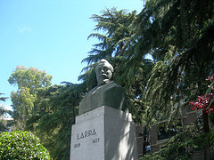 Estatua de Larra en Madrid